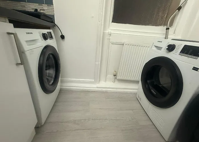 Y2 Guest House London